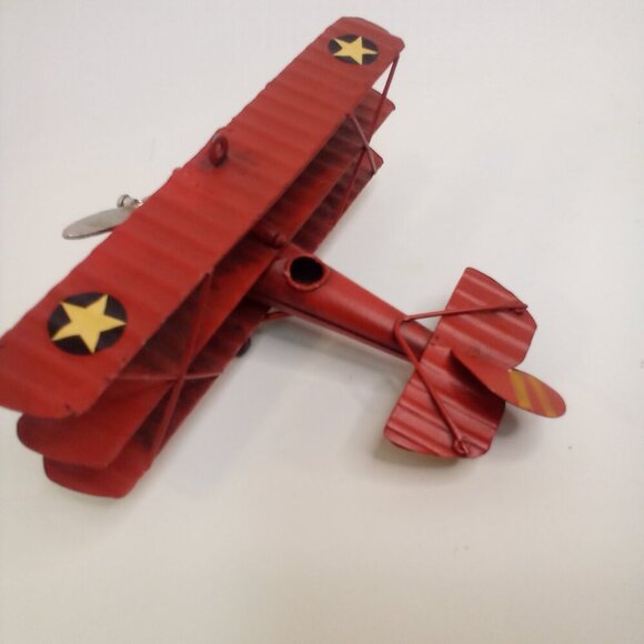 Vintage World War 1 Tri-Plane Airplane Metal Red Decor Model 6" x 6" - Picture 6 of 13